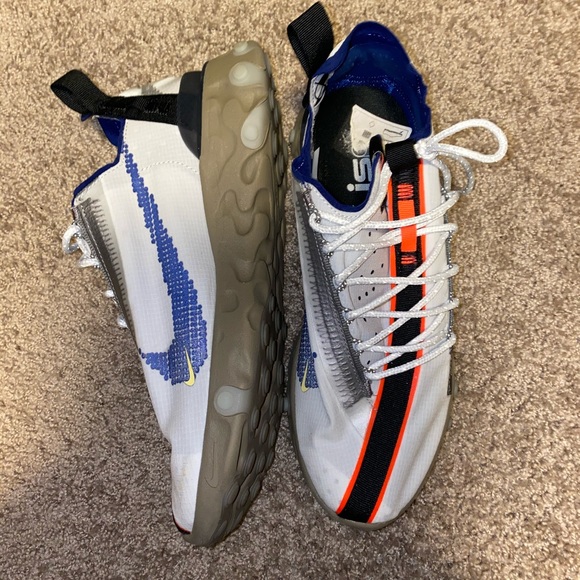 Nike sneakers . Size 8.5 US - Picture 4 of 6